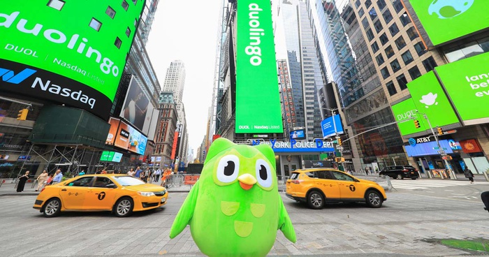 маскот Duolingo в Нью-Йорке