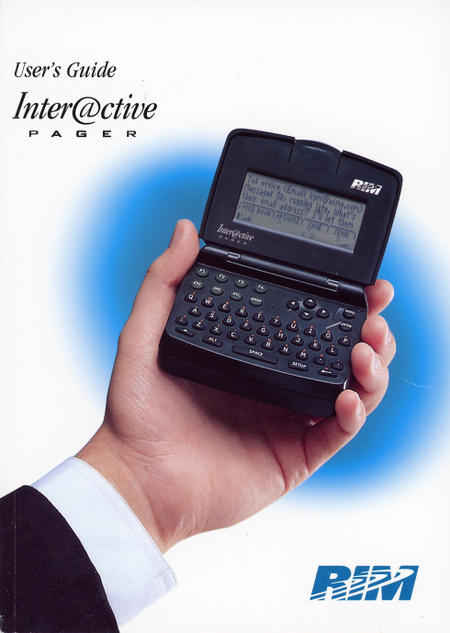 В 1996 году RIM представила предшественника BlackBerry — RIM Inter@ctive Pager 900. Это был один из первых двусторонних пейджеров в мире, с клавиатурой QWERTY, поддержкой email и факсов.