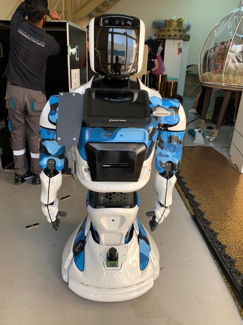 Робот-дворецкий в ОАЭ