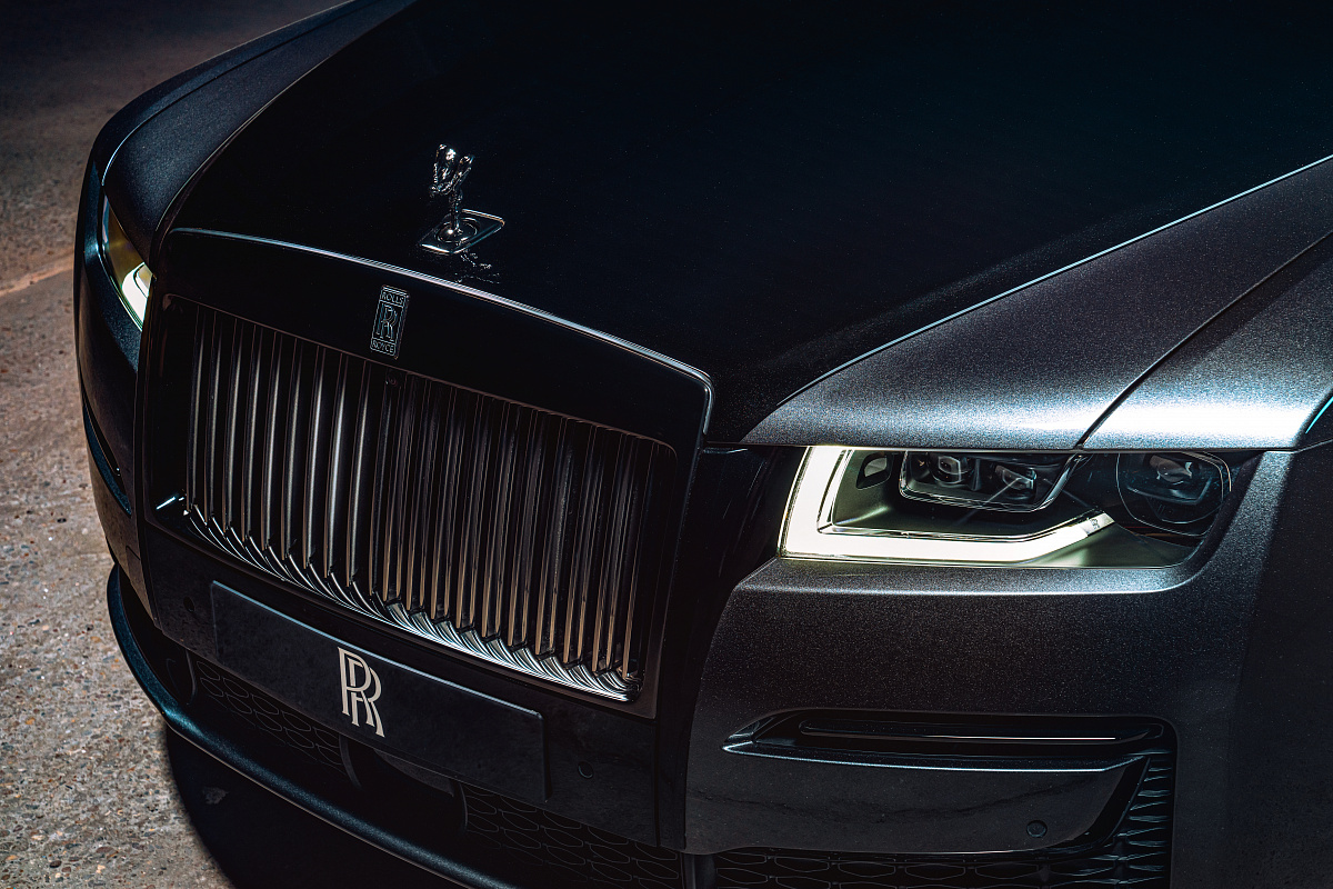 Rolls-Royce Black Badge Ghost представили в России и назвали цены | RB.RU