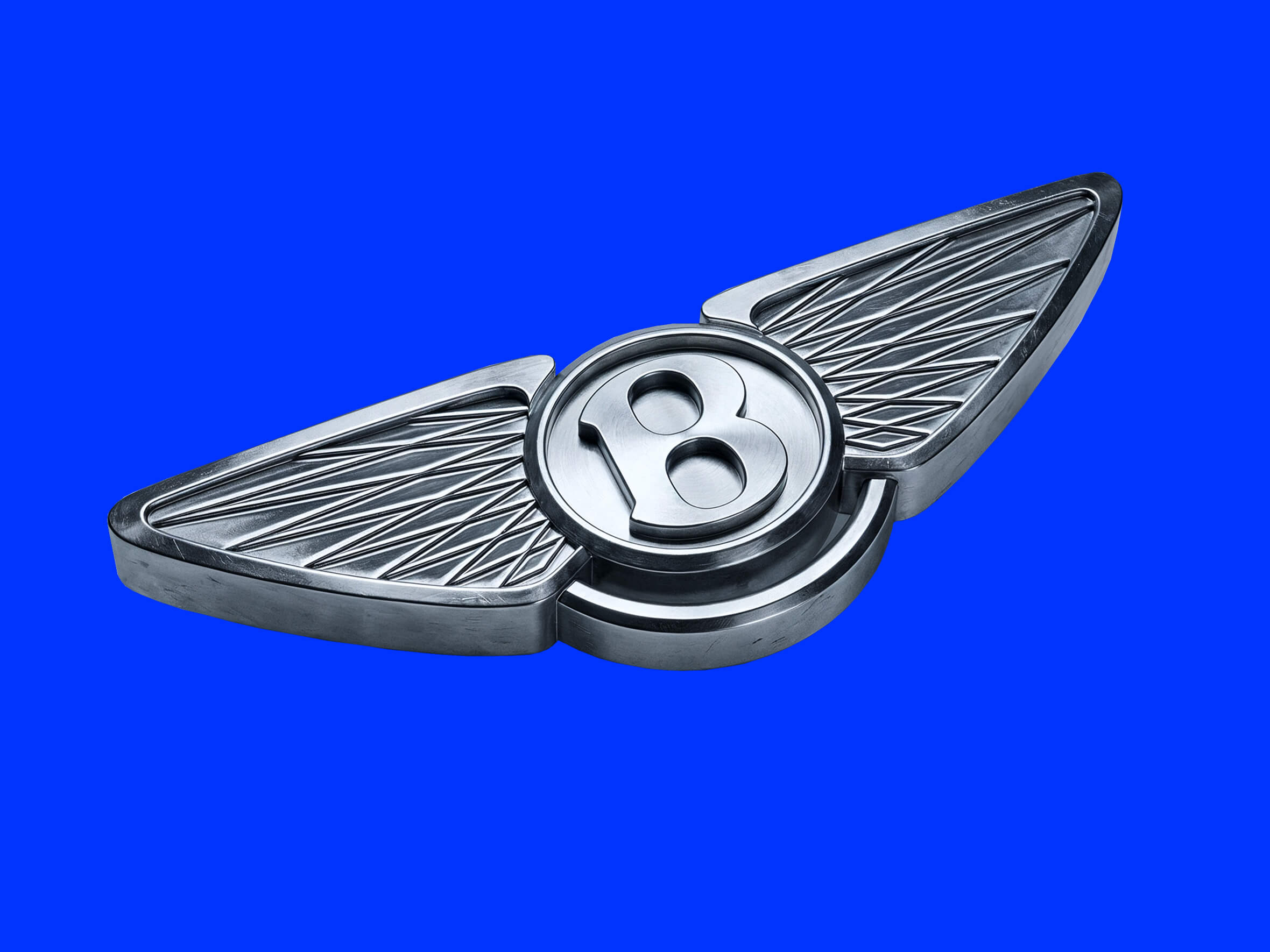 Как машина для гонок стала символом тихих денег: история Bentley