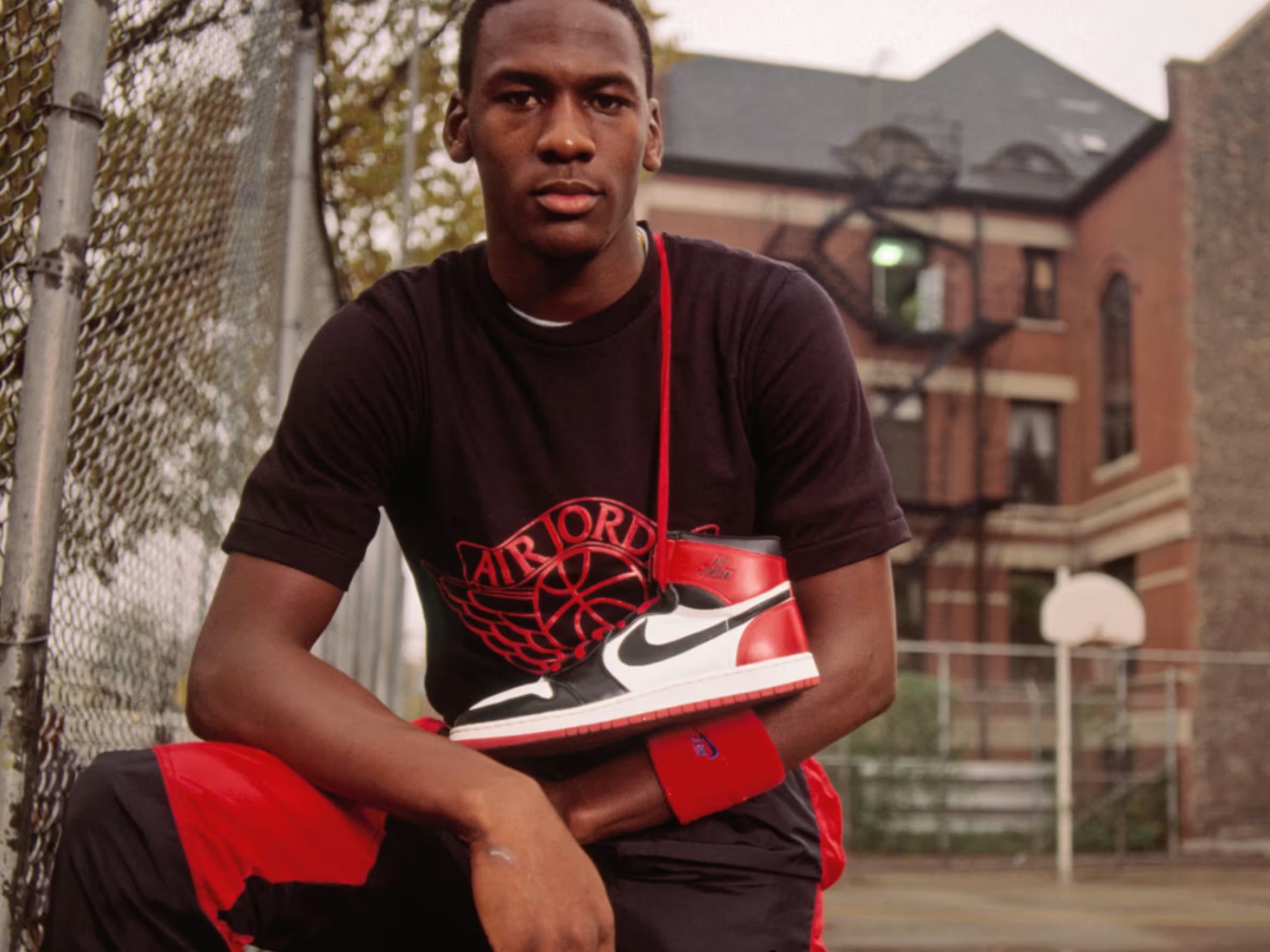 Как Nike превратила Майкла Джордана в бренд, а запрет — в рекламу