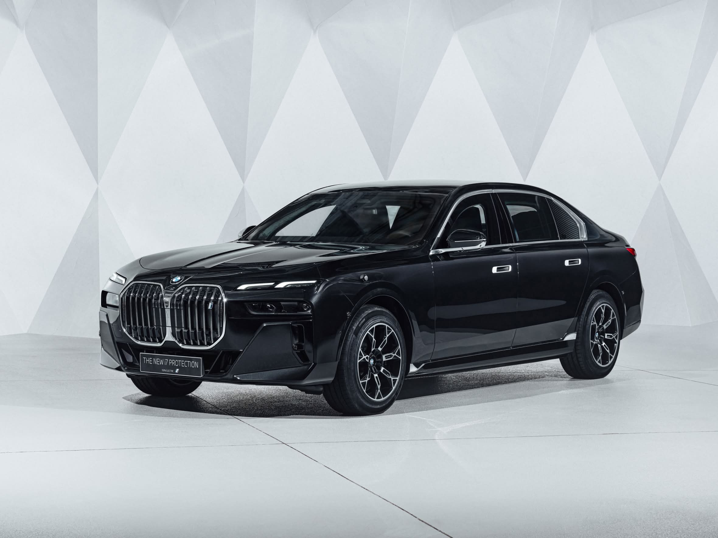 Источник: press.bmwgroup.com/global/photo/compilation/T0426598EN/the-first-ever-bmw-i7-protection-the-new-bmw-7-series-protection