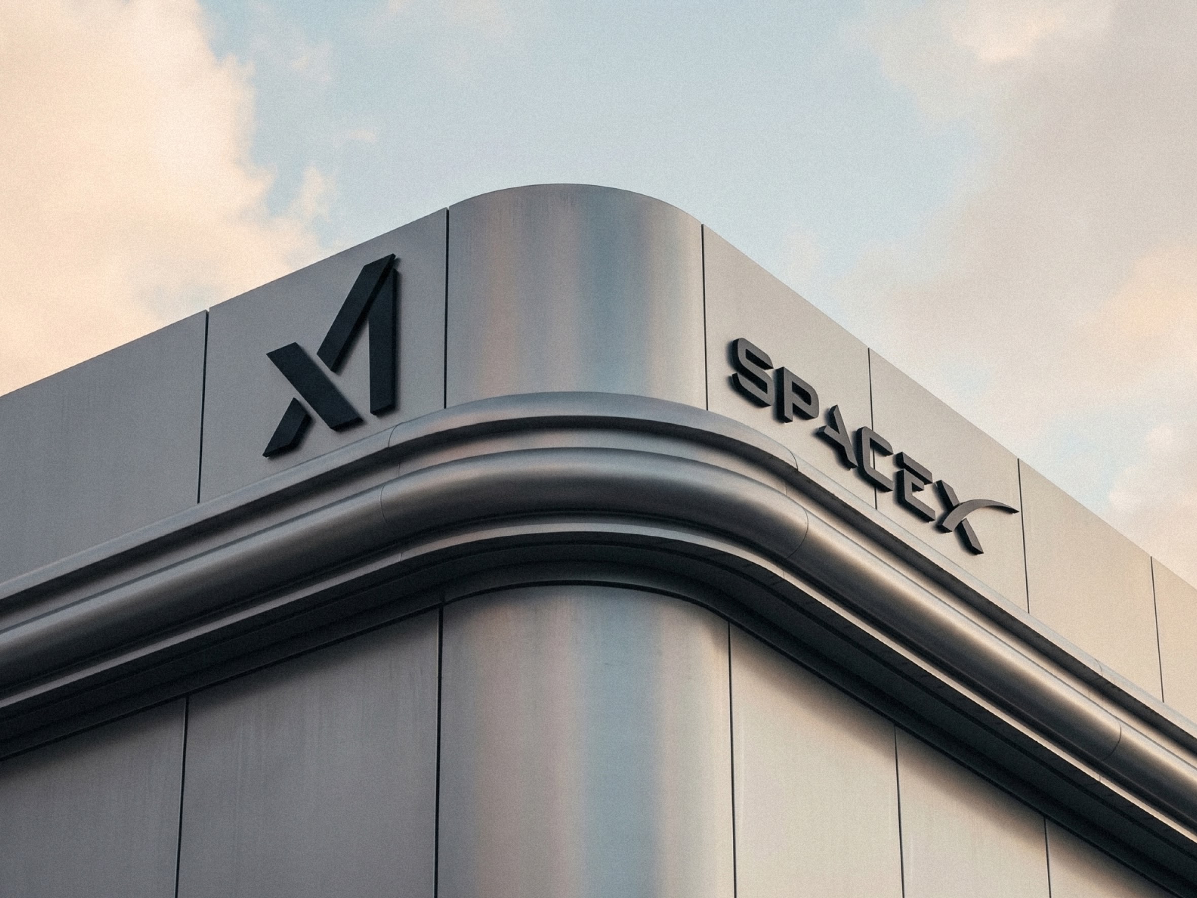 Илон Маск ликвидирует ИИ-стартап xAI — компания станет ИИ-подразделением SpaceX