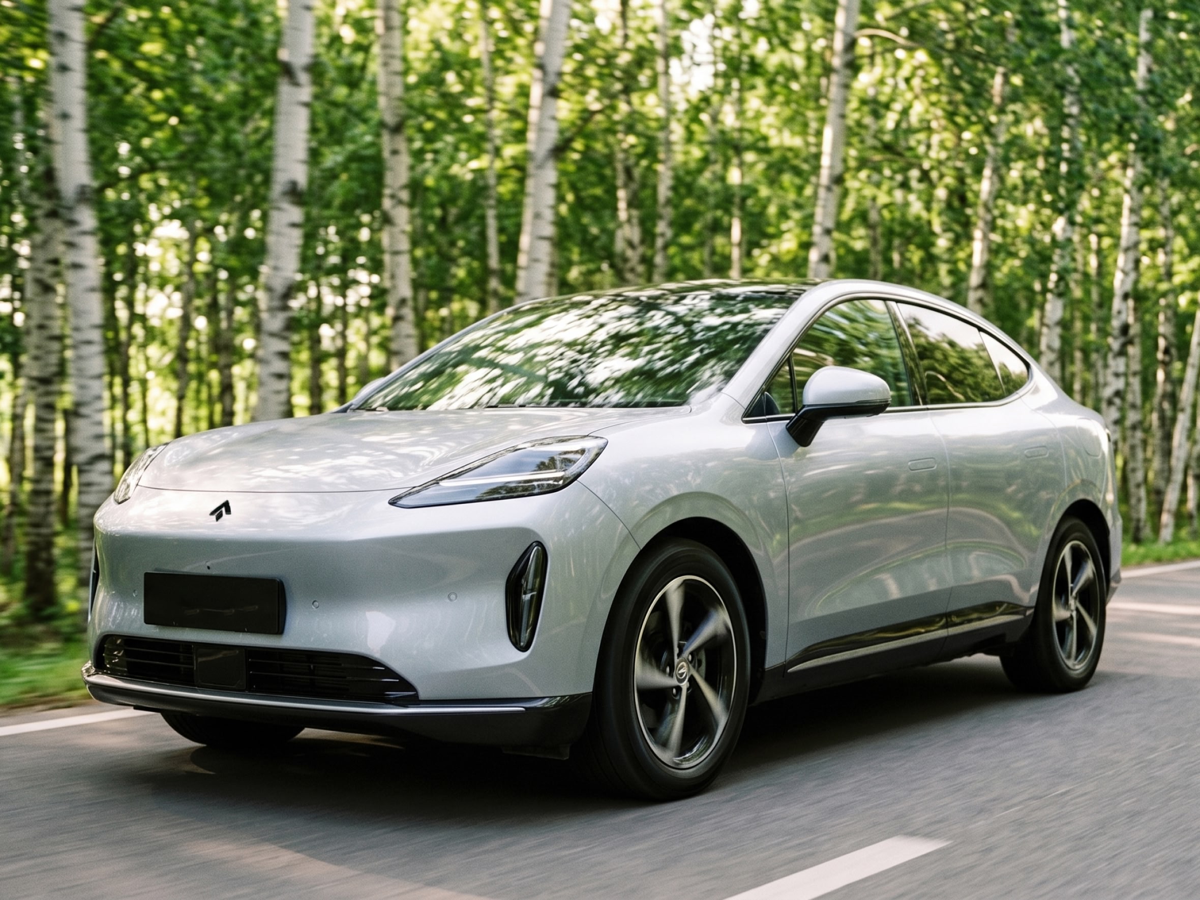 На российский рынок выходит электрический кроссовер GAC Hyptec HT — со встроенной платформой «Яндекс Авто»