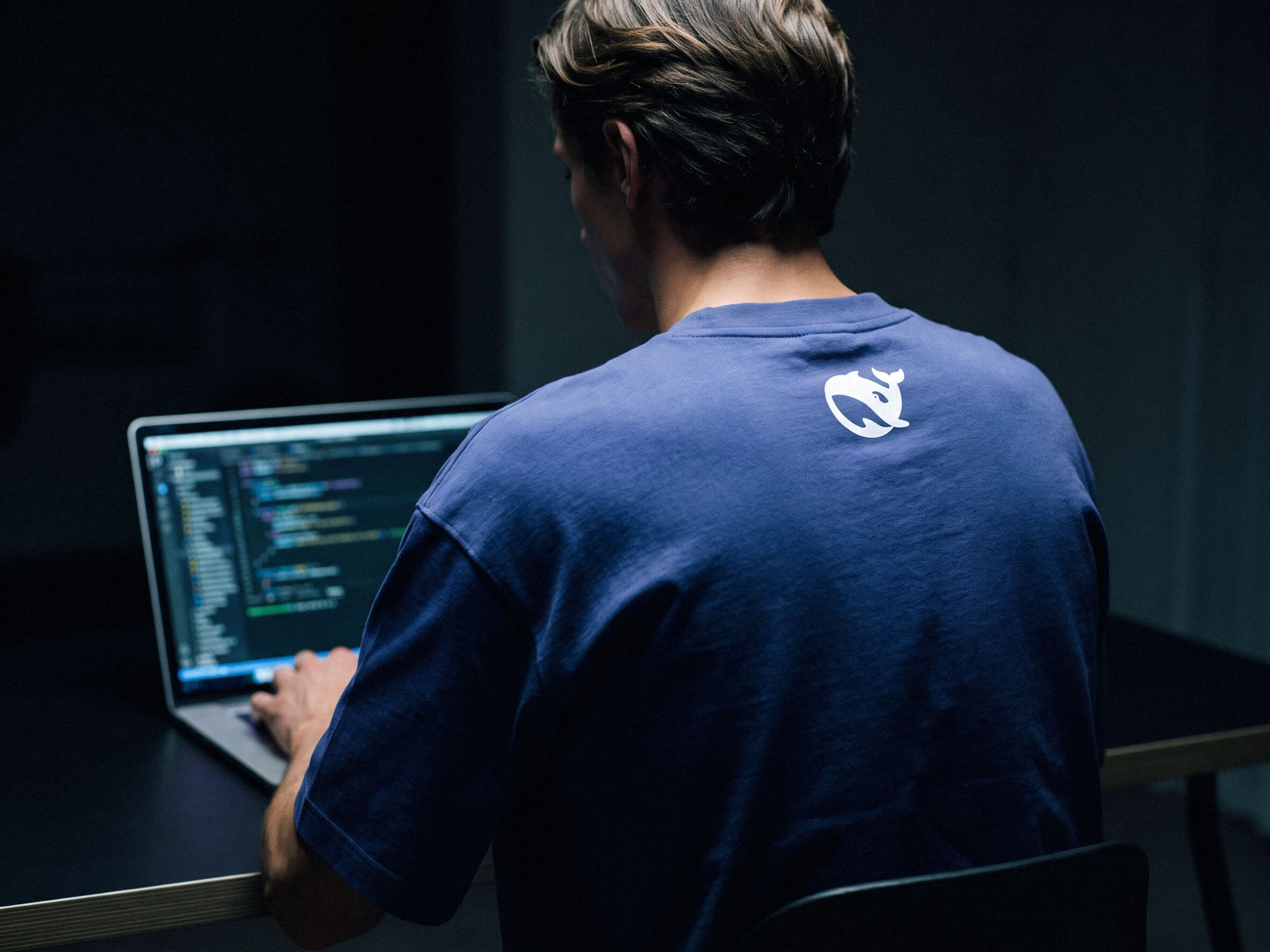 DeepSeek выпустила обновлённую модель V4 Pro — разработчики прокачали способности нейросети в программировании