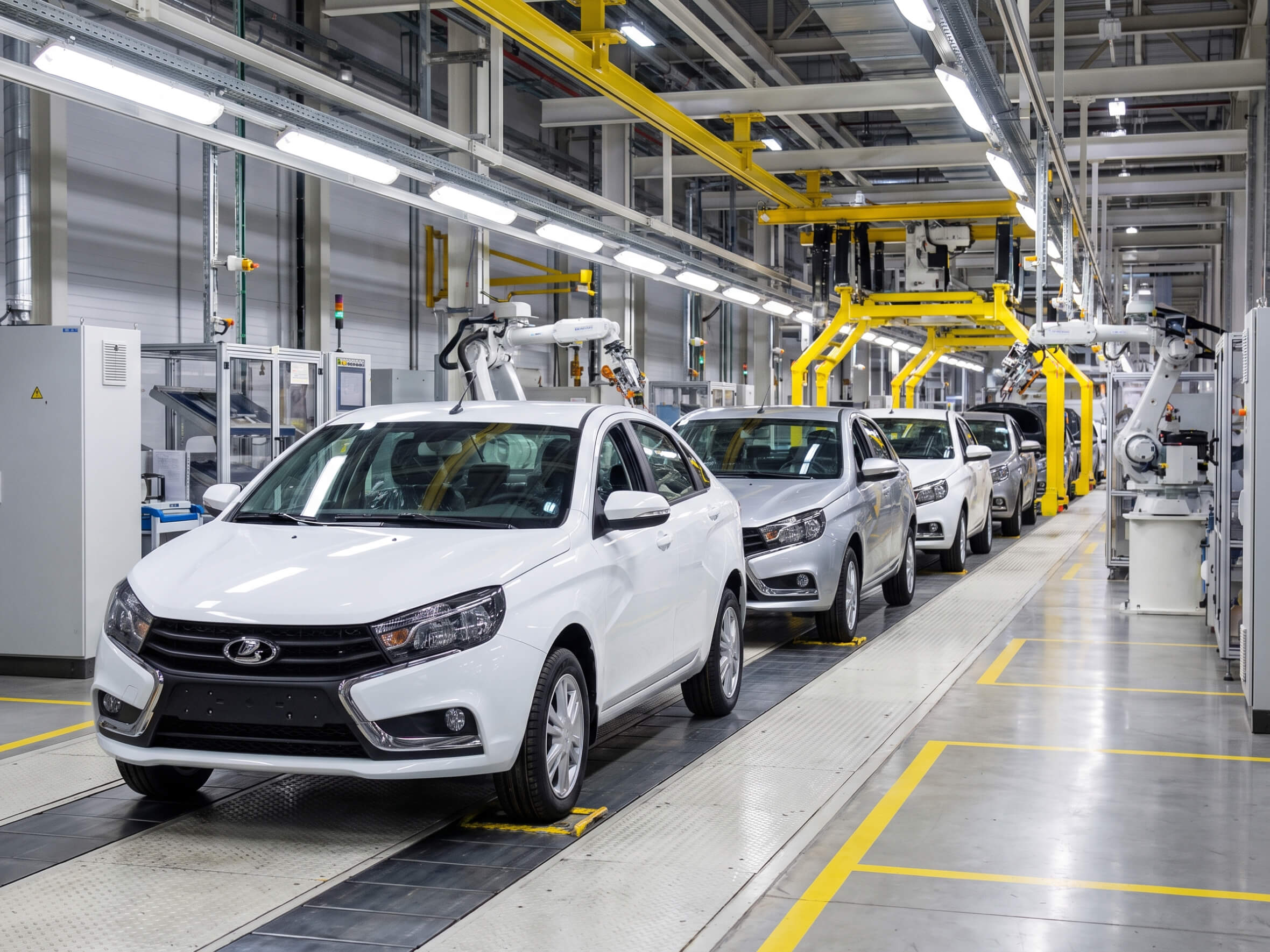 АвтоВАЗ возобновил производство после отпуска — предприятие подготовили к выпуску Lada Azimut